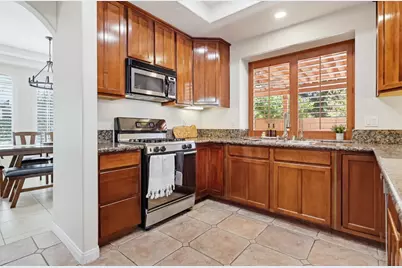 18120 Jaguar Ct, Tarzana, CA 91335 - Photo 16