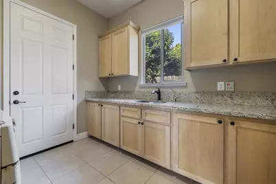 1027 Winter Ln, Patterson, CA 95363 - Photo 8