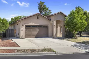 1027 Winter Ln, Patterson, CA 95363 - Photo 2