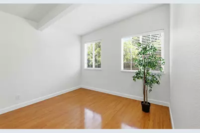 1056 Oaktree Dr, San Jose, CA 95129 - Photo 28