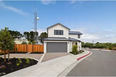 568 Creekside Ct, Half Moon Bay, CA 94019 - Photo 2