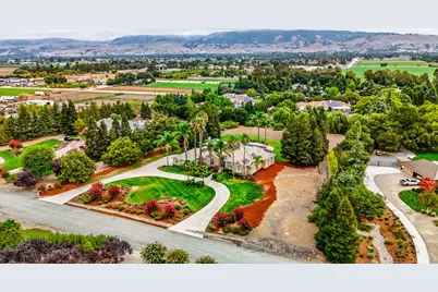 10746 Green Valley Dr, Gilroy, CA 95020 - Photo 6