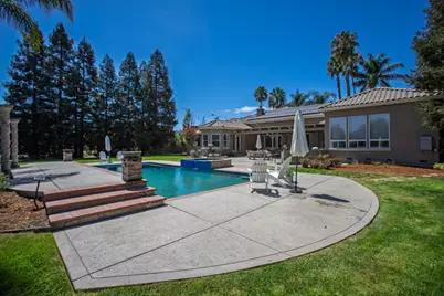 10746 Green Valley Dr, Gilroy, CA 95020 - Photo 20