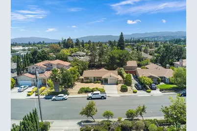 20860 Garden Gate Dr, Cupertino, CA 95014 - Photo 36