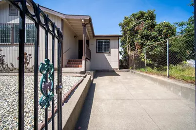 1221 E 19th St, Oakland, CA 94606 - Photo 4