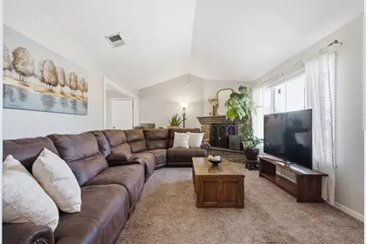 610 Memorial Dr, Hollister, CA 95023 - Photo 8