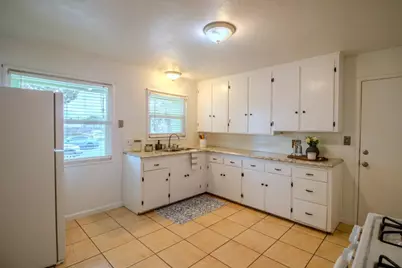 111 Mayfair Dr, Salinas, CA 93905 - Photo 8