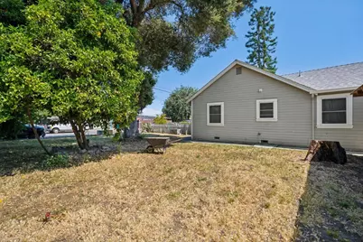 240 Berkshire Ave, Redwood City, CA 94063 - Photo 2