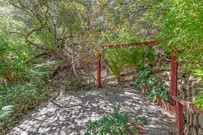 10955 Stonebrook Dr, Los Altos, CA 94024 - Photo 38