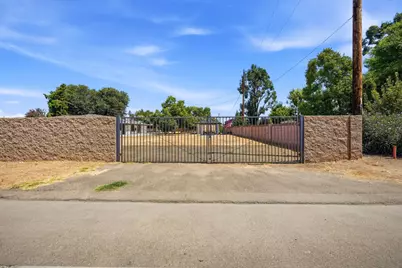 2520 N Temperance Ave, Fresno, CA 93727 - Photo 34