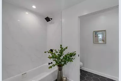 889 McLellan Dr 210, South San Francisco, CA 94080 - Photo 16