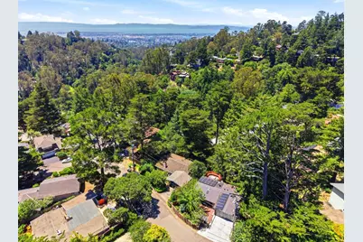 7020 Saroni Dr, Oakland, CA 94611 - Photo 20