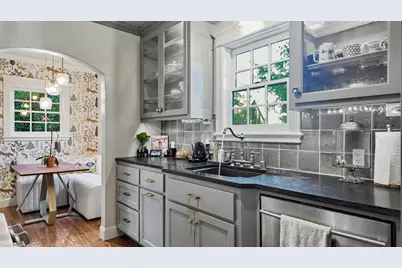 1303 39th St, Sacramento, CA 95816 - Photo 14