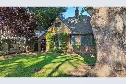 1303 39th St, Sacramento, CA 95816 - Photo 2