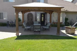 1121 Cypress St, Hollister, CA 95023 - Photo 4