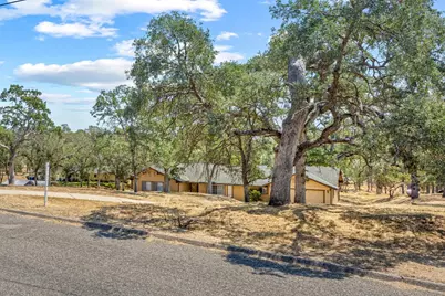 30159 Horseshoe Dr, Coarsegold, CA 93614 - Photo 2
