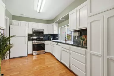570 Kenwood Dr, Menlo Park, CA 94025 - Photo 14