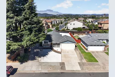 8431 Wayland Ln, Gilroy, CA 95020 - Photo 2
