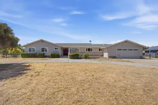 1135 Manning Ct, San Martin, CA 95046 - Photo 2