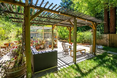 24250 Glenwood Dr, Los Gatos, CA 95033 - Photo 42