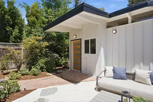 65 Kirby Pl, Palo Alto, CA 94301 - Photo 6