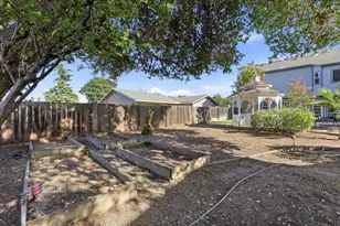 21075 Greenleaf Dr, Cupertino, CA 95014 - Photo 82