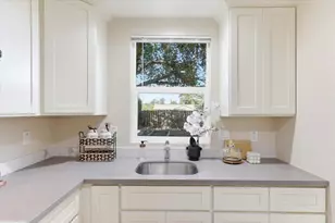 21075 Greenleaf Dr, Cupertino, CA 95014 - Photo 60