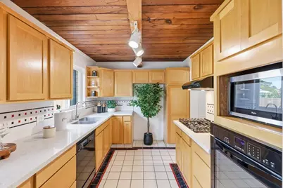 21075 Greenleaf Dr, Cupertino, CA 95014 - Photo 36