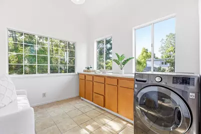21075 Greenleaf Dr, Cupertino, CA 95014 - Photo 46