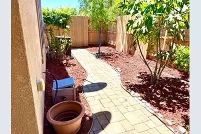9946 Hatherton Way, Elk Grove, CA 95757 - Photo 12