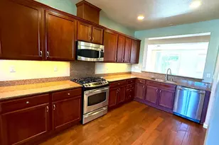 9946 Hatherton Way, Elk Grove, CA 95757 - Photo 6