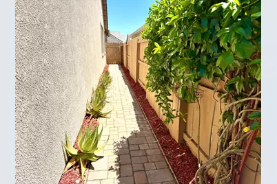 9946 Hatherton Way, Elk Grove, CA 95757 - Photo 14