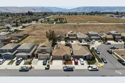 407 Cardona Cir, Greenfield, CA 93927 - Photo 2