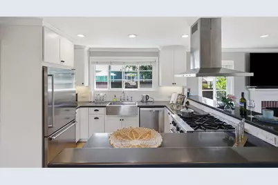 3801 Orinda Dr, San Mateo, CA 94403 - Photo 14