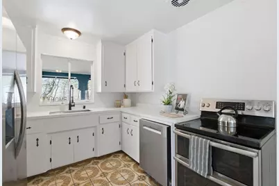 2033 San Carlos Ave, San Carlos, CA 94070 - Photo 12