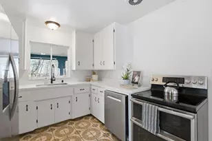 2033 San Carlos Ave, San Carlos, CA 94070 - Photo 12