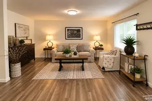 316 Locust Ave, Hollister, CA 95023 - Photo 2