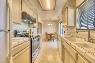 1056 Padre Dr 5, Salinas, CA 93901 - Photo 12