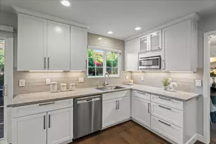 880 Savory Dr, Sunnyvale, CA 94087 - Photo 14