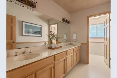 1176 Tournament Dr, Hillsborough, CA 94010 - Photo 18