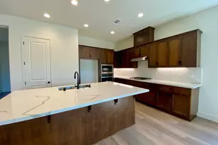 2106 White Oak Dr, Hollister, CA 95023 - Photo 6