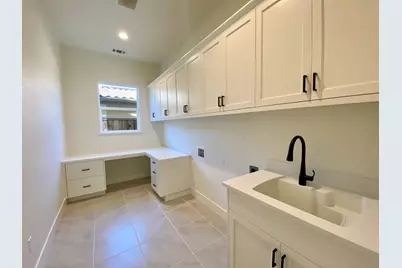 2106 White Oak Dr, Hollister, CA 95023 - Photo 8