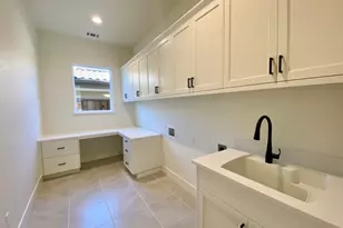 2106 White Oak Dr, Hollister, CA 95023 - Photo 8
