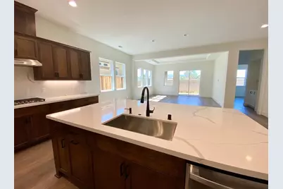 2106 White Oak Dr, Hollister, CA 95023 - Photo 4