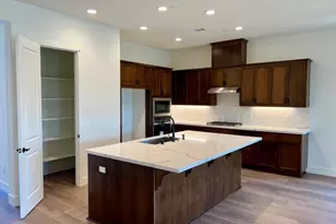 2106 White Oak Dr, Hollister, CA 95023 - Photo 2