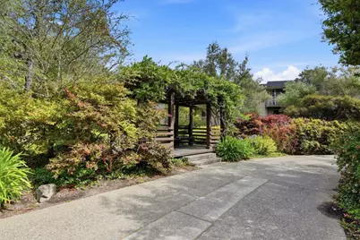 7149 Shelter Creek Ln, San Bruno, CA 94066 - Photo 32