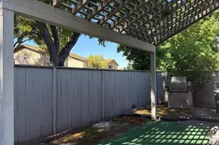 2007 Cedar Ridge Dr, Stockton, CA 95207 - Photo 4