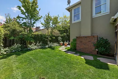 711 Valparaiso Ave, Menlo Park, CA 94025 - Photo 24