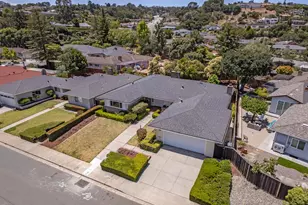2618 Martinez Dr, Burlingame, CA 94010 - Photo 4