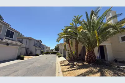 9233 Laguna Pointe, Elk Grove, CA 95758 - Photo 2